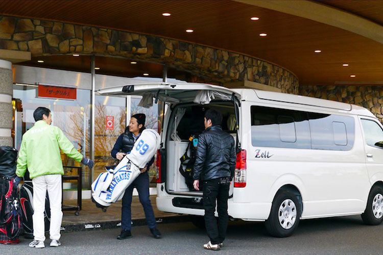 ゴルフ前乗りにキャンピングカー活用